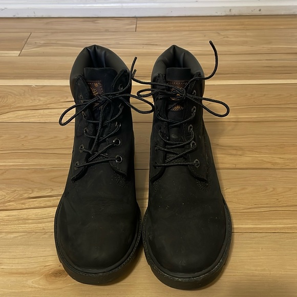 Timberland - Classic 6-Inch Waterproof Boot - Black - Size 4 (kids)/5.5 (womens) - Picture 2 of 6